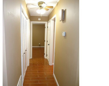 110 Manhattan Court - Photo Thumbnail 5