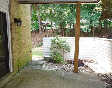 110 Manhattan Court - Photo Thumbnail 10
