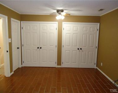 110 Manhattan Court - Photo Thumbnail 9