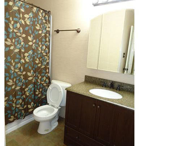 110 Manhattan Court - Photo Thumbnail 7
