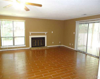 110 Manhattan Court - Photo Thumbnail 3