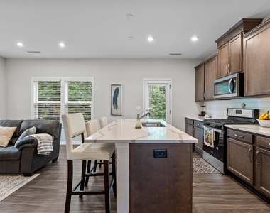 812 Star Rdg Drive - Photo Thumbnail 23