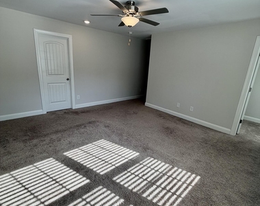 924 Weatherby Lane - Photo Thumbnail 15
