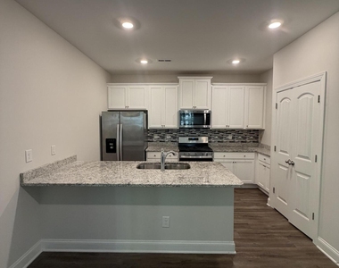 924 Weatherby Lane - Photo Thumbnail 9