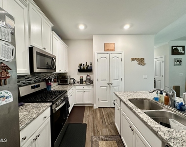 924 Weatherby Lane - Photo Thumbnail 7