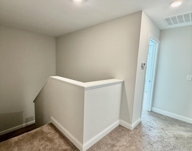 924 Weatherby Lane - Photo Thumbnail 13