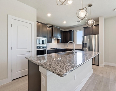 8401 Orizzonte St - Photo Thumbnail 8