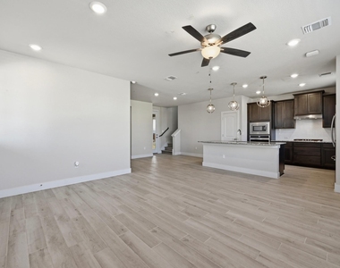8401 Orizzonte St - Photo Thumbnail 5