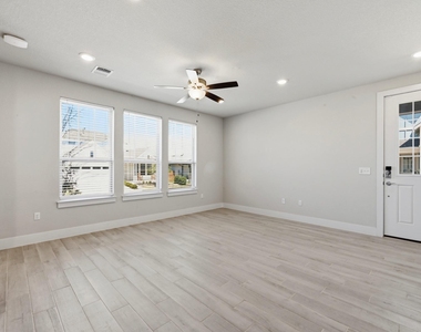 8401 Orizzonte St - Photo Thumbnail 7
