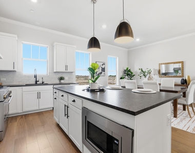 905 Pullman St - Photo Thumbnail 7