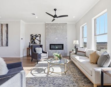 905 Pullman St - Photo Thumbnail 1