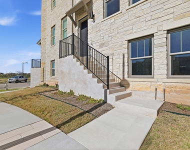 905 Pullman St - Photo Thumbnail 31
