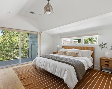 1182 Oakgrove Ave - Photo Thumbnail 4