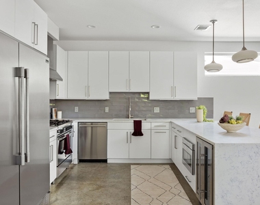 1182 Oakgrove Ave - Photo Thumbnail 2