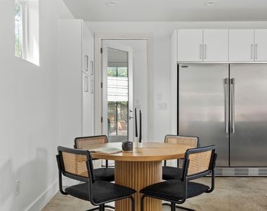 1182 Oakgrove Ave - Photo Thumbnail 13