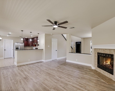 8111 Hawick Dr - Photo Thumbnail 5