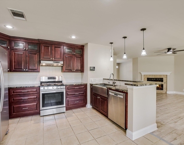 8111 Hawick Dr - Photo Thumbnail 6