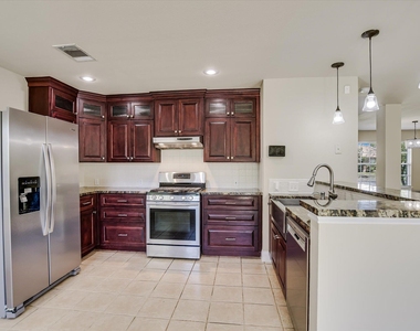8111 Hawick Dr - Photo Thumbnail 7