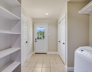 8111 Hawick Dr - Photo Thumbnail 9