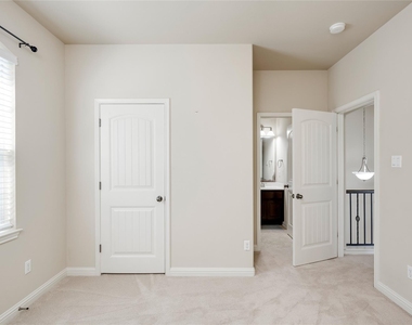 4211 Oldenburg Ln - Photo Thumbnail 10