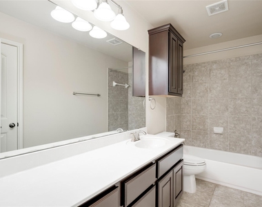 4211 Oldenburg Ln - Photo Thumbnail 8