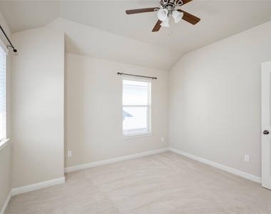 4211 Oldenburg Ln - Photo Thumbnail 6