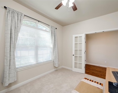4211 Oldenburg Ln - Photo Thumbnail 32