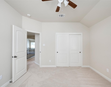 4211 Oldenburg Ln - Photo Thumbnail 7