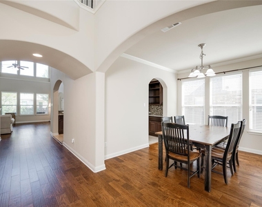 4211 Oldenburg Ln - Photo Thumbnail 14