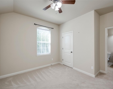 4211 Oldenburg Ln - Photo Thumbnail 9