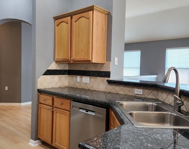 717 Sheraton Ave - Photo Thumbnail 15