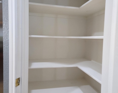 717 Sheraton Ave - Photo Thumbnail 18