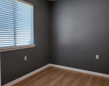 717 Sheraton Ave - Photo Thumbnail 24