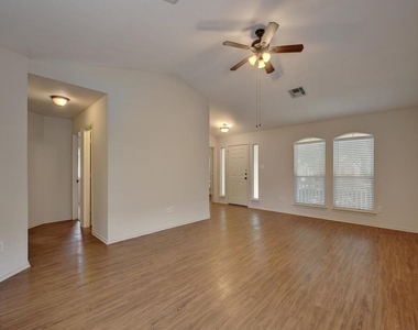 136 Strawn - Photo Thumbnail 3