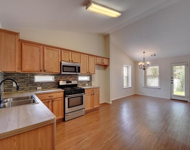 136 Strawn - Photo Thumbnail 13