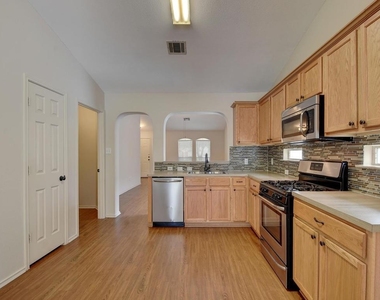 136 Strawn - Photo Thumbnail 15