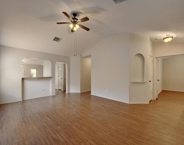 136 Strawn - Photo Thumbnail 7