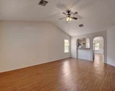 136 Strawn - Photo Thumbnail 6
