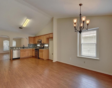 136 Strawn - Photo Thumbnail 17