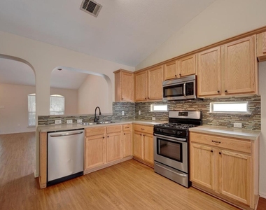 136 Strawn - Photo Thumbnail 14