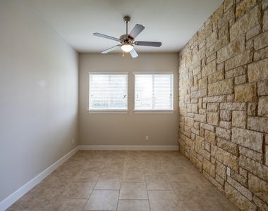 18612 Rio Chama Ln - Photo Thumbnail 12