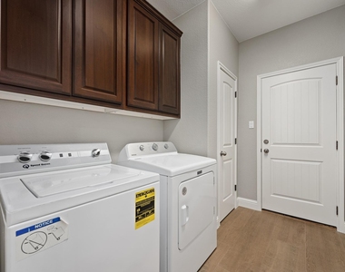 8620 Alophia Dr - Photo Thumbnail 16