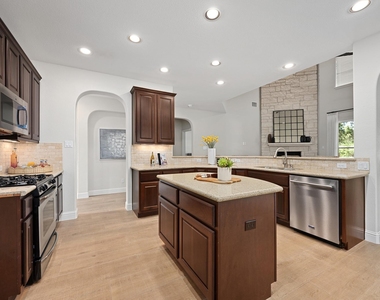 8620 Alophia Dr - Photo Thumbnail 9