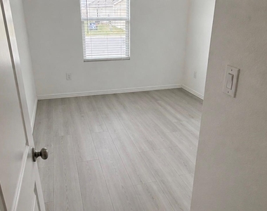 2324 Dust Devil Dr - Photo Thumbnail 12