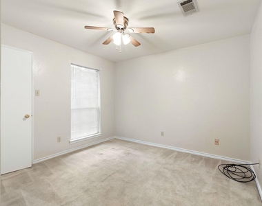 1502 Oak Knoll Ln - Photo Thumbnail 11