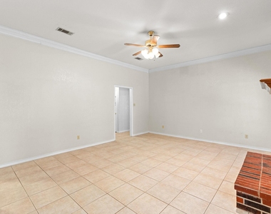 1502 Oak Knoll Ln - Photo Thumbnail 4