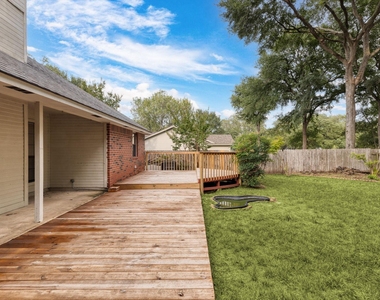 1502 Oak Knoll Ln - Photo Thumbnail 14