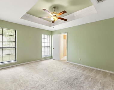 1502 Oak Knoll Ln - Photo Thumbnail 9