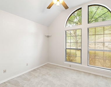 1502 Oak Knoll Ln - Photo Thumbnail 13