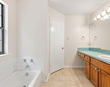 1502 Oak Knoll Ln - Photo Thumbnail 10